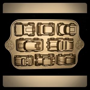 WS Winter Wonderland Nordic Ware 8 Car Cake Pan